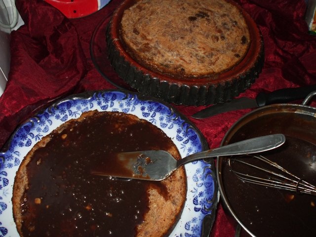 Tort de ciocolata cu blat de capsuni