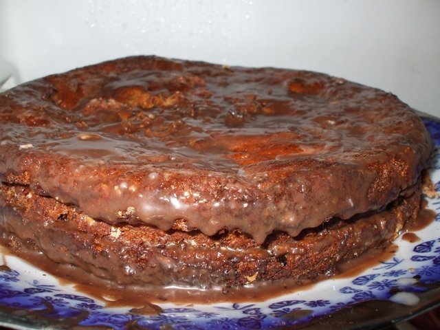 Tort de ciocolata cu blat de capsuni