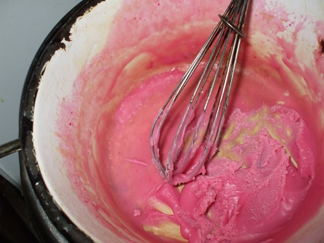 Tort de ciocolata cu blat de capsuni