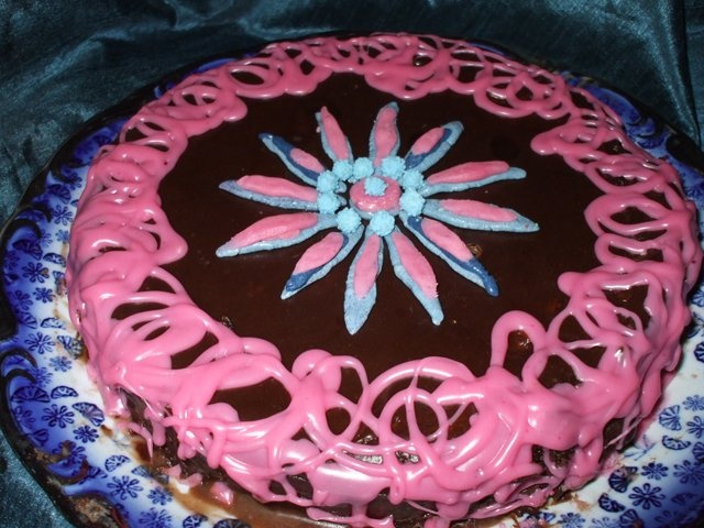 Tort de ciocolata cu blat de capsuni