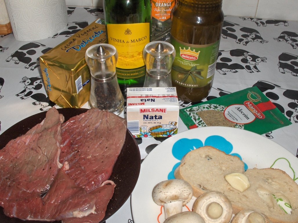 ´´Bife flambe´´ cu sos de ciuperci