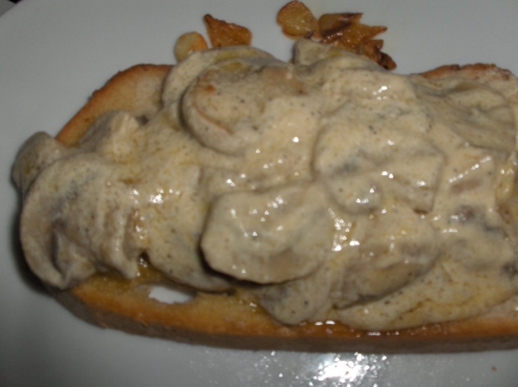 ´´Bife flambe´´ cu sos de ciuperci