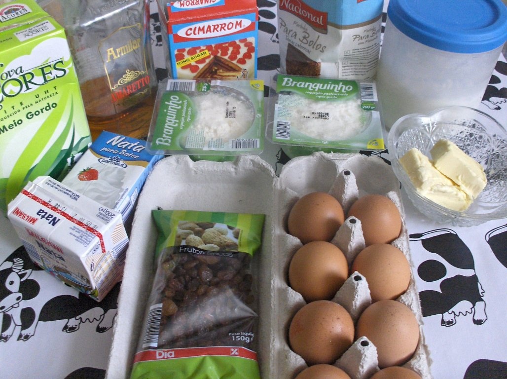 Clatite de branza dulce si stafide imbatate la cuptor(reteta portugheza)