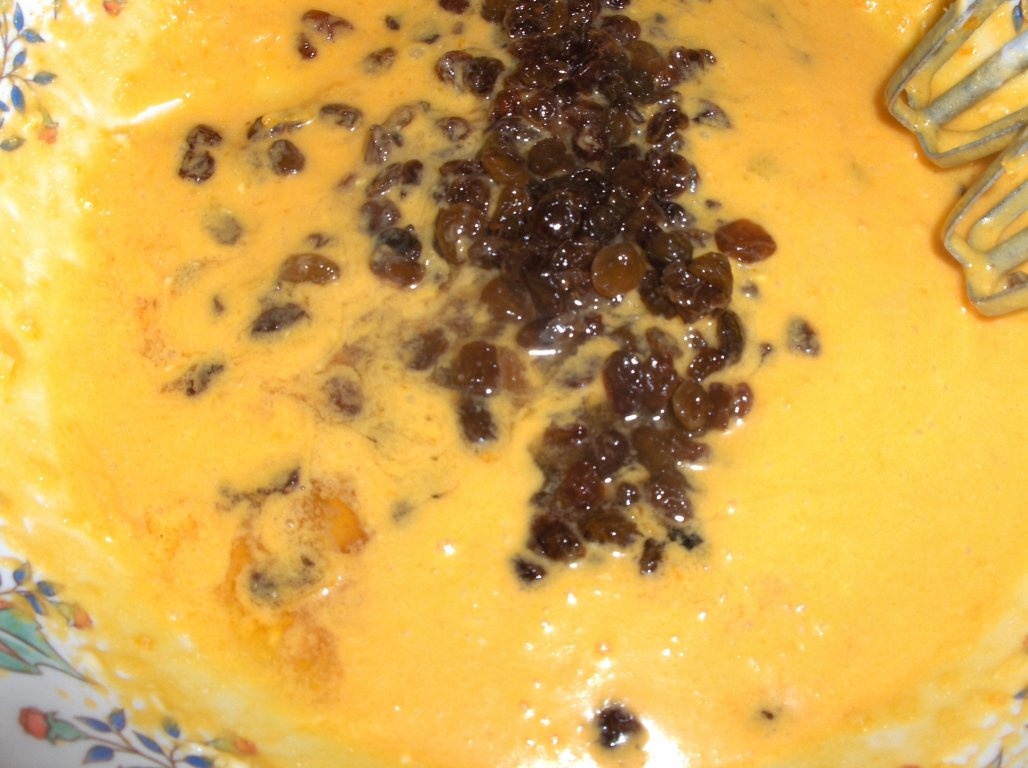 Clatite de branza dulce si stafide imbatate la cuptor(reteta portugheza)