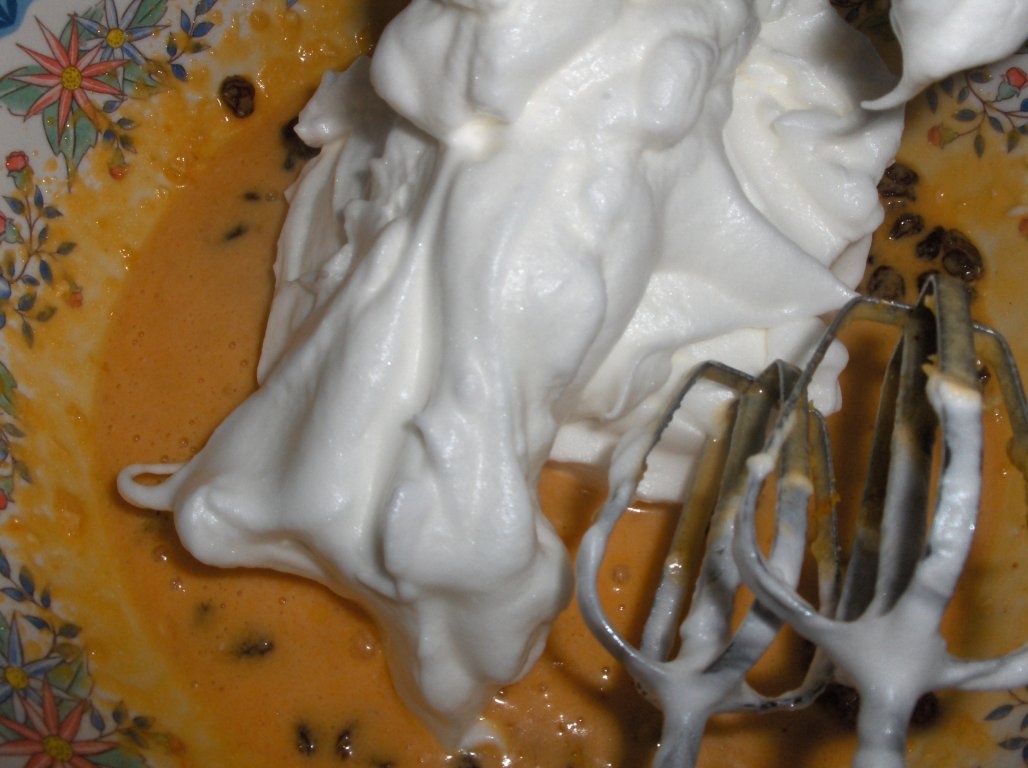 Clatite de branza dulce si stafide imbatate la cuptor(reteta portugheza)