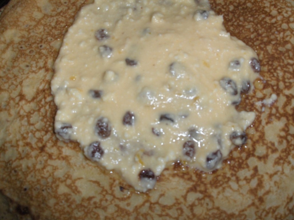 Clatite de branza dulce si stafide imbatate la cuptor(reteta portugheza)