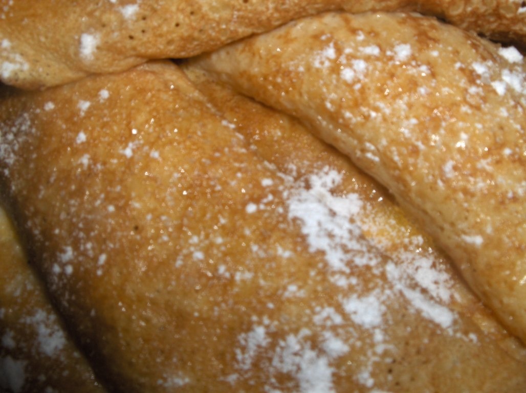 Clatite de branza dulce si stafide imbatate la cuptor(reteta portugheza)