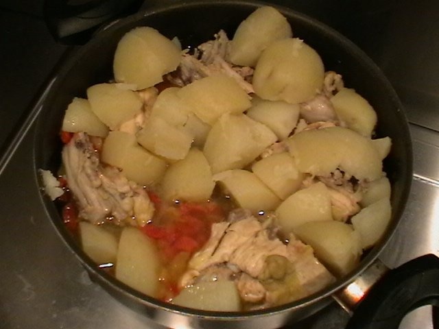 ostropel de pui cu cartofi