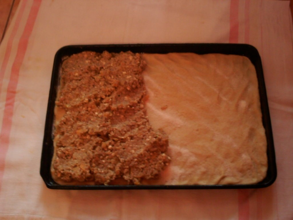 Prajiture de mere cu nuca si branza dulce