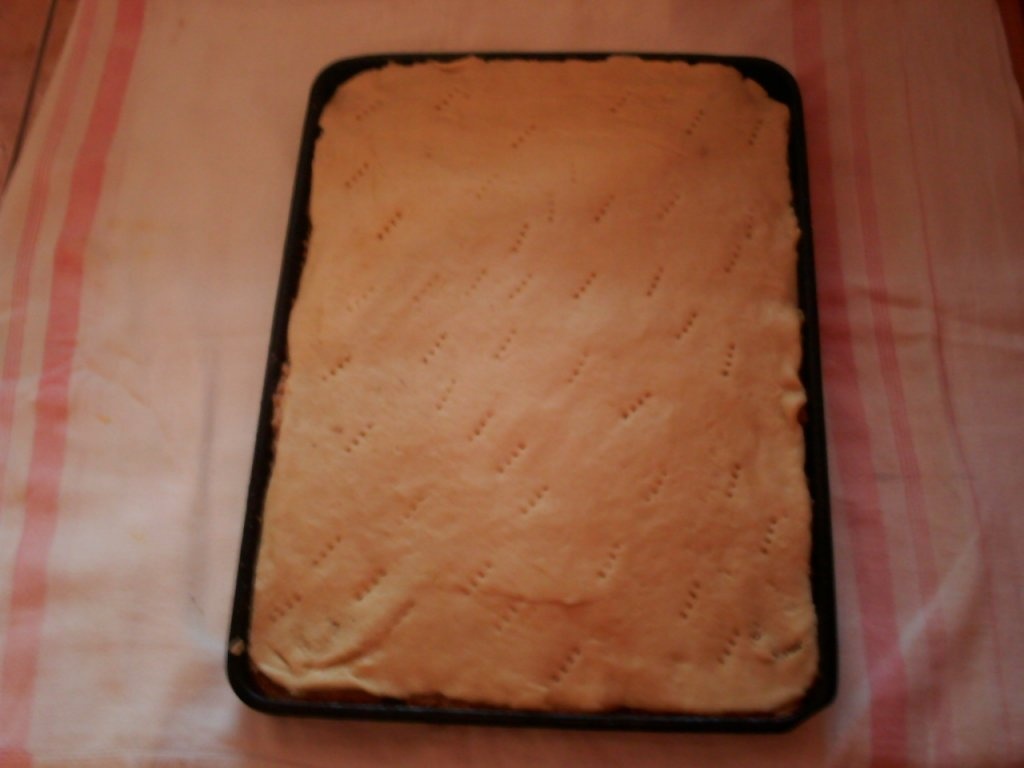 Prajiture de mere cu nuca si branza dulce