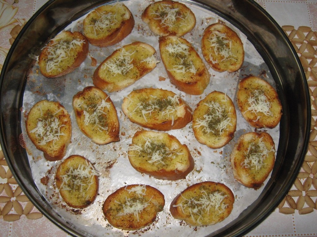 Paine cu usturoi la cuptor