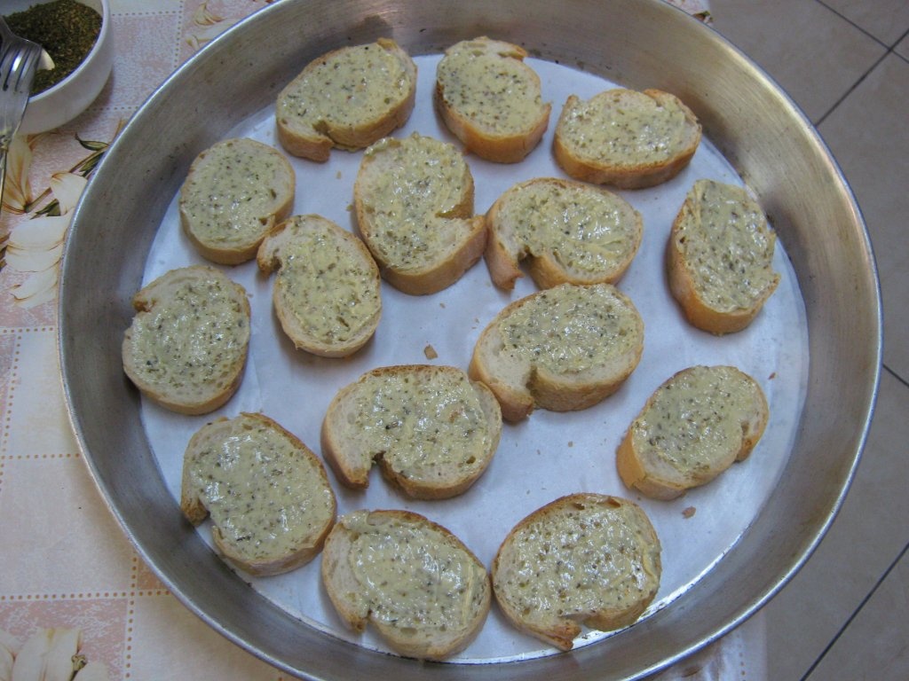 Paine cu usturoi la cuptor