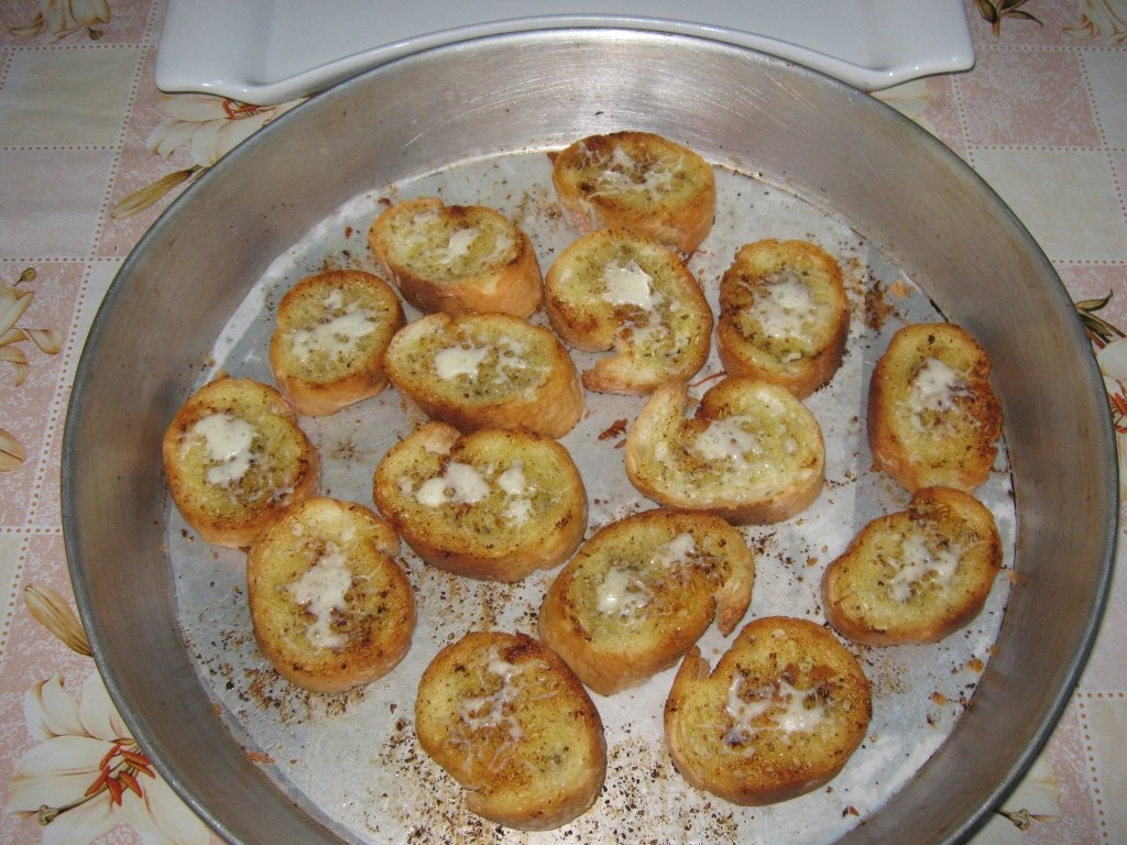 Paine cu usturoi la cuptor