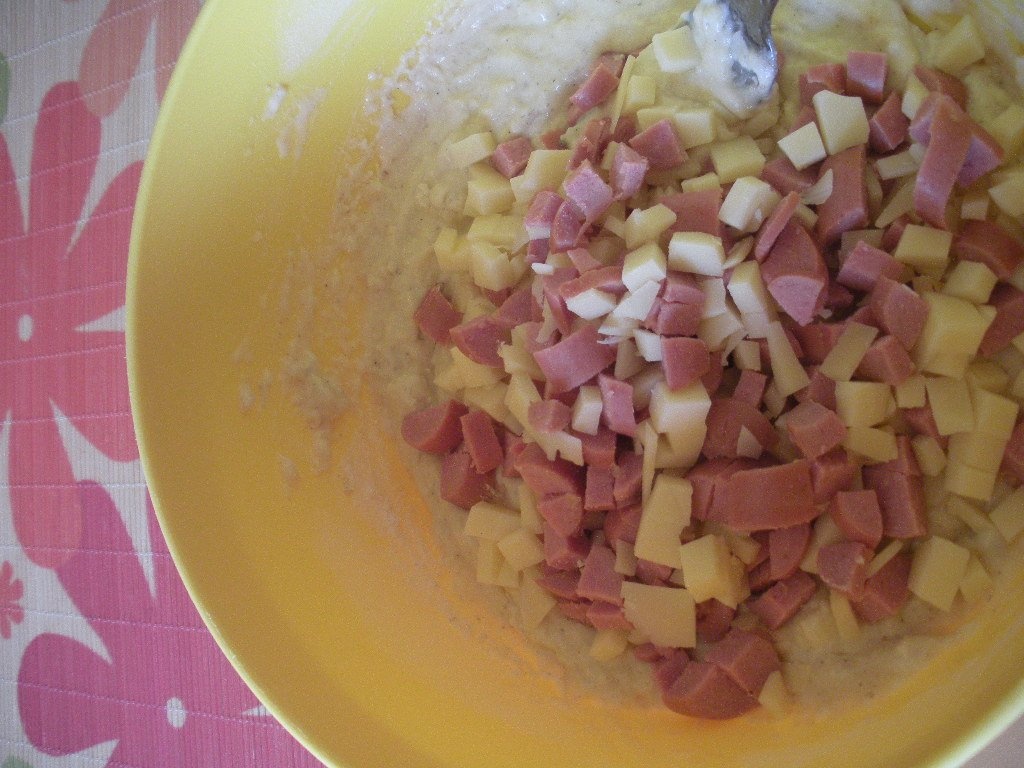 muffins sarati cu wurstel