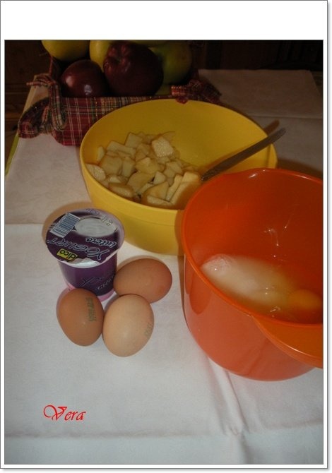 Tarta cu mere si iaurt