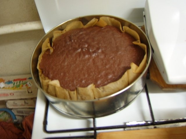 Tort cu mousse si glazura de cacao