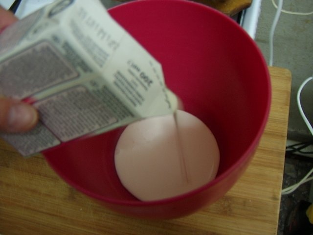 Tort cu mousse si glazura de cacao