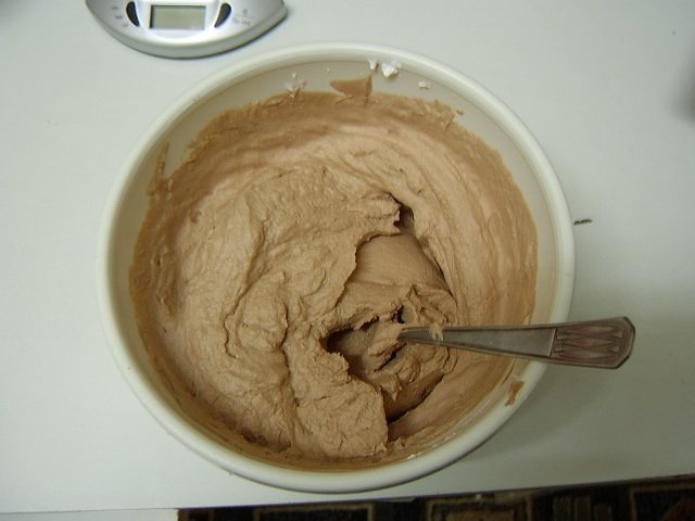 Tort cu mousse si glazura de cacao