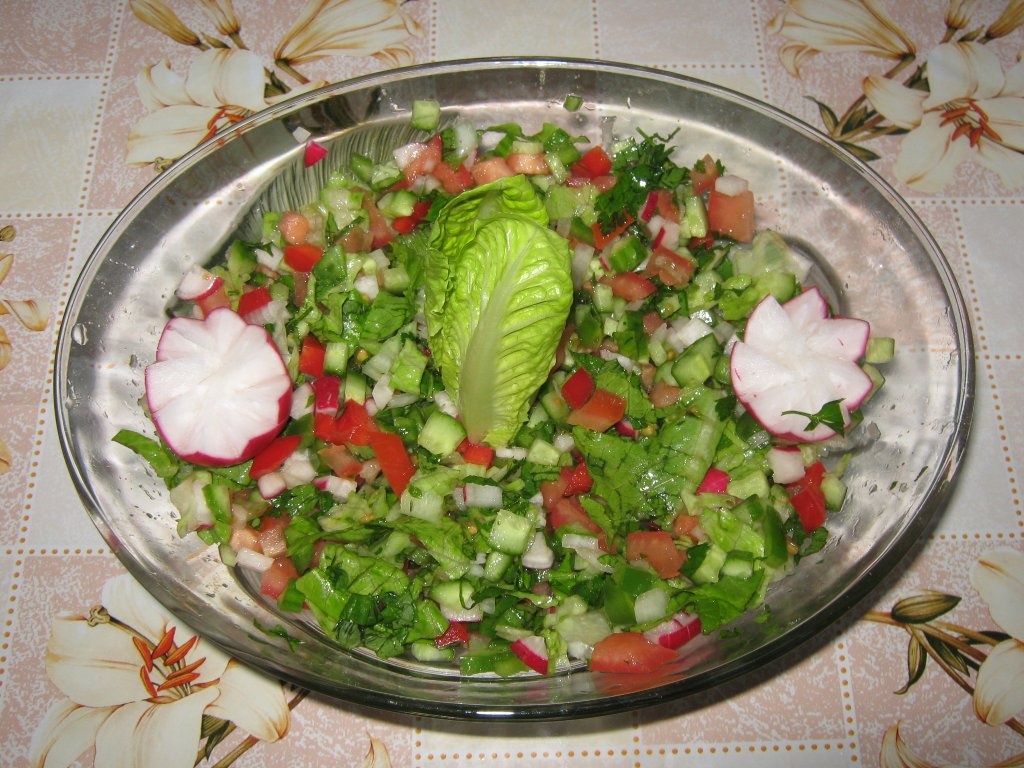 Salata mixta -stil arab”Salatit Khodar Meshakel”