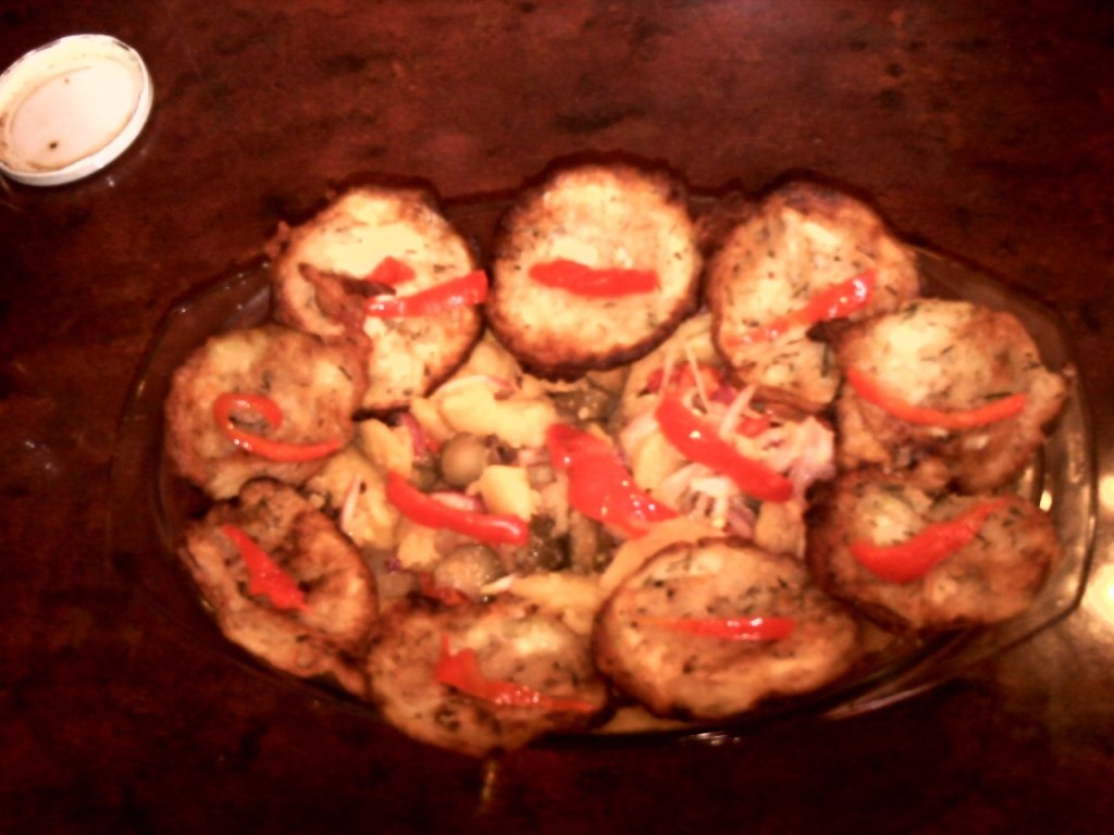 Salata de primavara cu vinete in aluat de bere(de post)