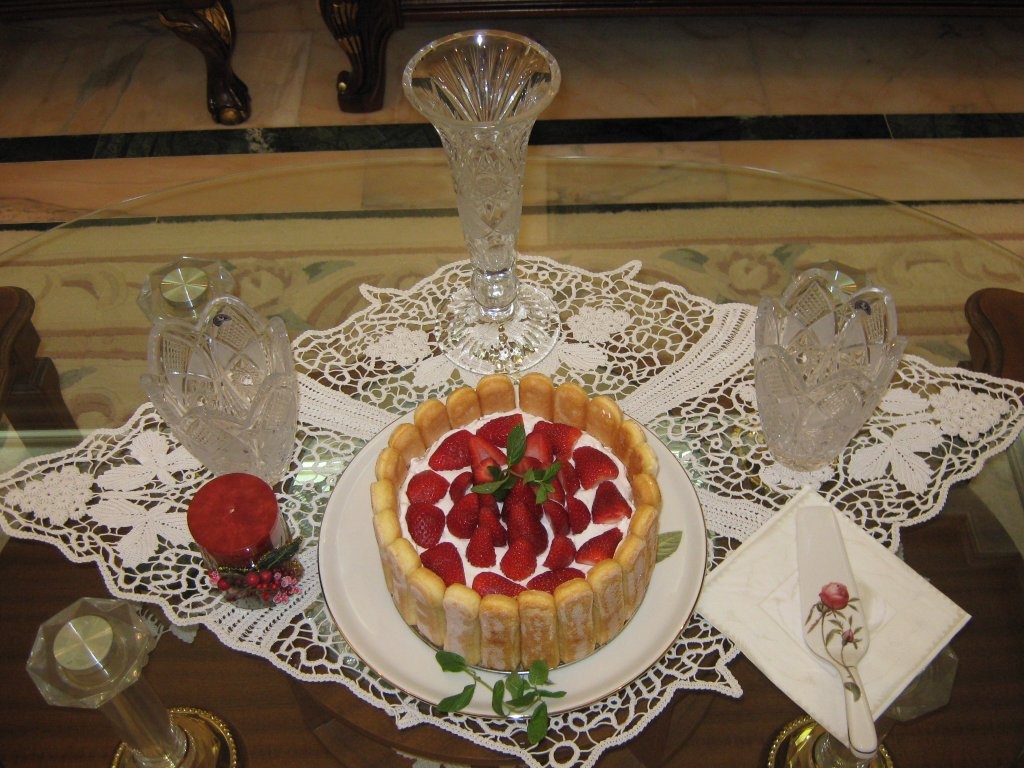 Tort diplomat cu capsuni