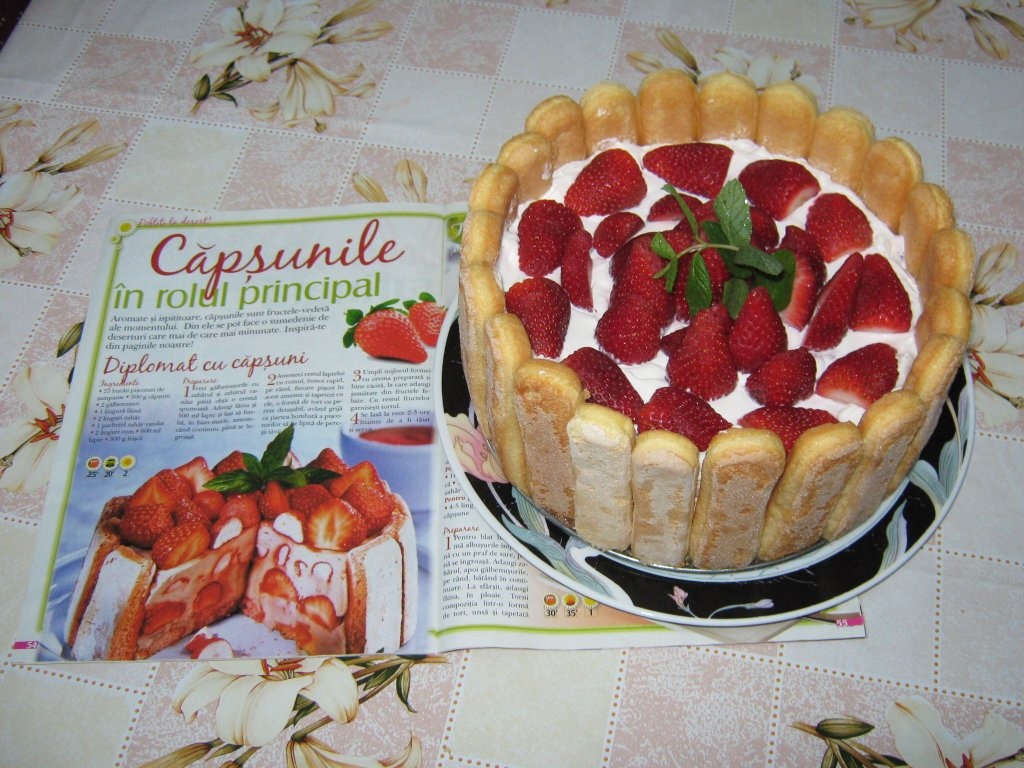 Tort diplomat cu capsuni