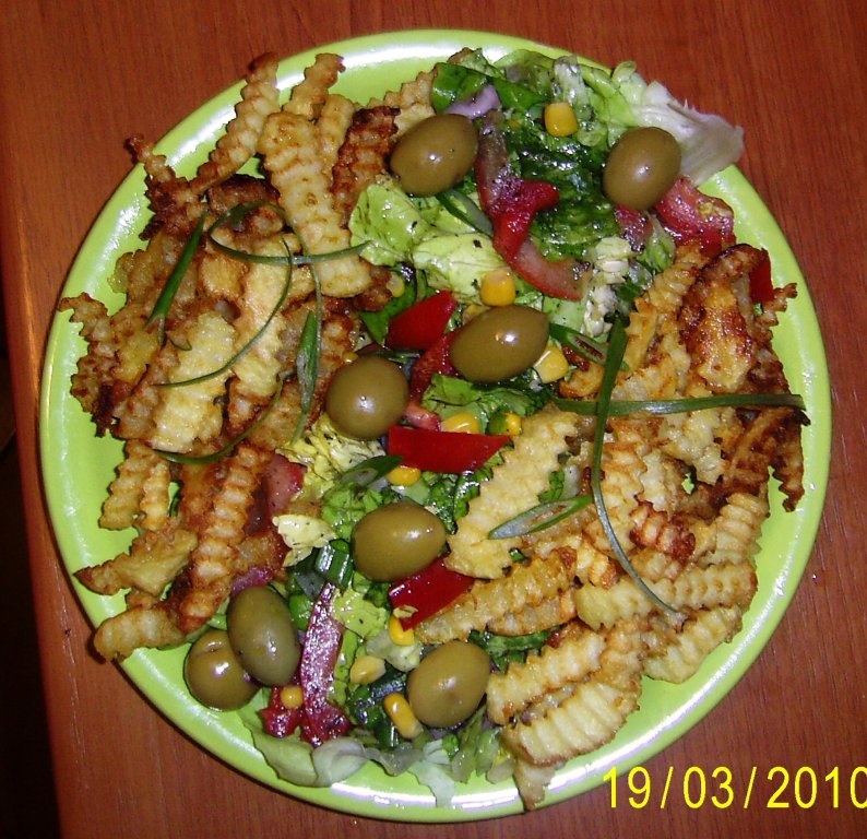 Salata de vara cu cartofi prajiti