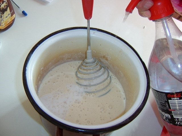 Clatite cu finetti, frisca si topping