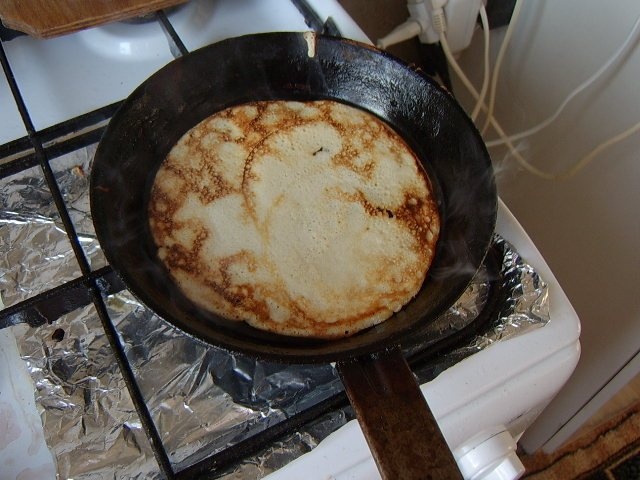 Clatite cu finetti, frisca si topping