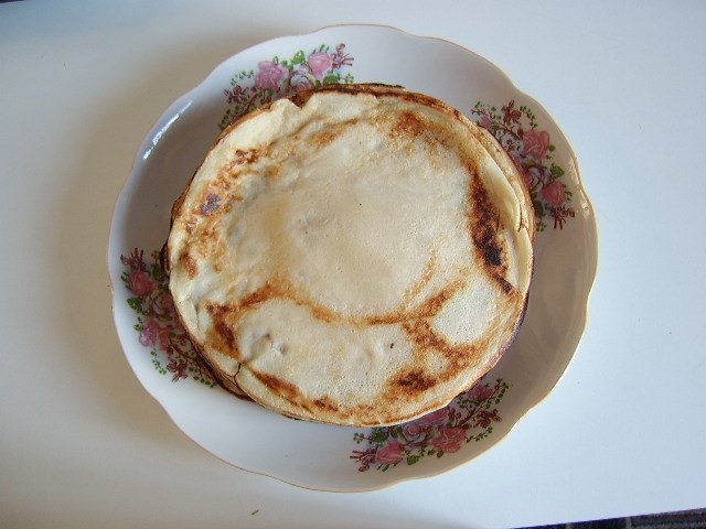 Clatite cu finetti, frisca si topping