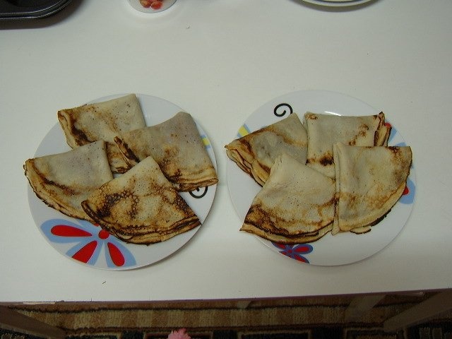 Clatite cu finetti, frisca si topping