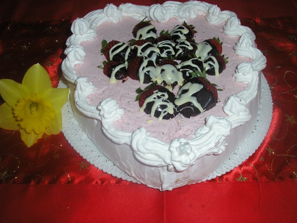 tort inima cu capsuni