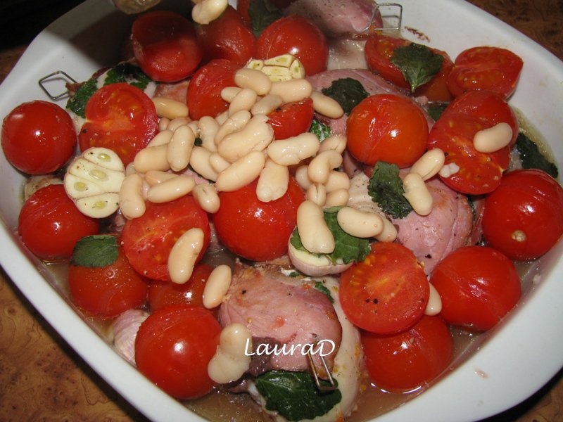 Pulpe de pui cu prosciutto, lamaita si fasole alba