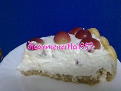 Tort cu struguri rosii si crema de iaurt