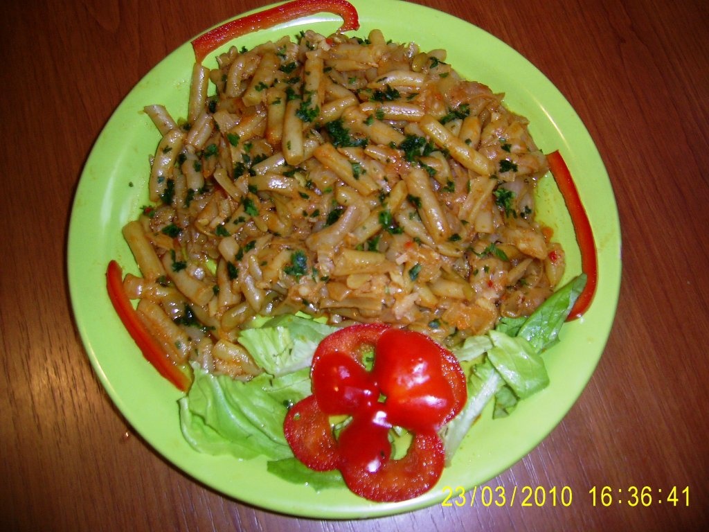 Fasole galbena  pastai cu usturoi