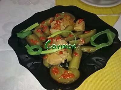 Mancare de castraveti acri, cu rasol alb de porc