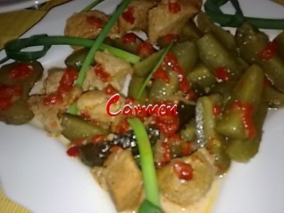 Mancare de castraveti acri, cu rasol alb de porc