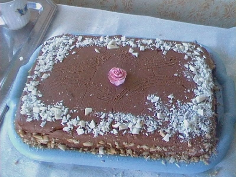 Tort cu crema de trandafiri