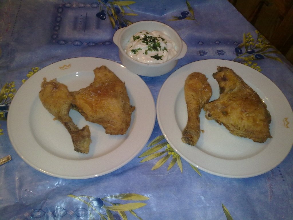 Supa cu oua ochiuri si pulpe cu usturoi