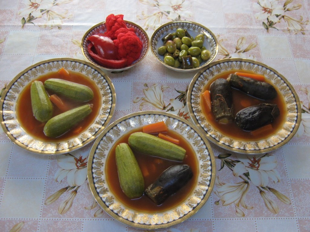 Supa de dovlecei umpluti si vinete umplute de post