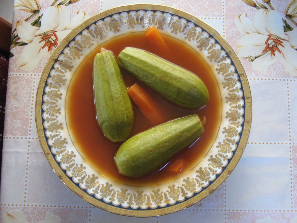 Supa de dovlecei umpluti si vinete umplute de post