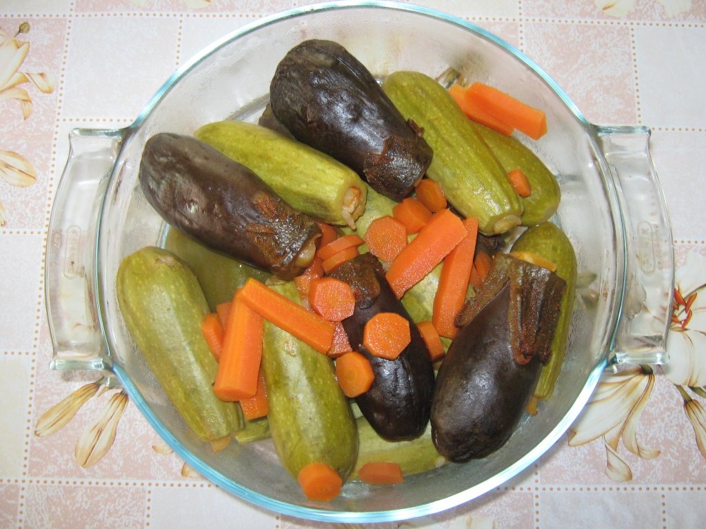 Supa de dovlecei umpluti si vinete umplute de post