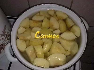 Compot de gutui,cu biscuiti