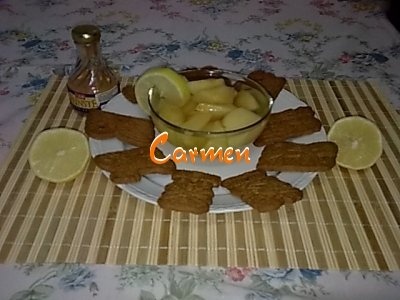 Compot de gutui,cu biscuiti