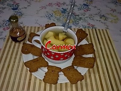 Compot de gutui,cu biscuiti
