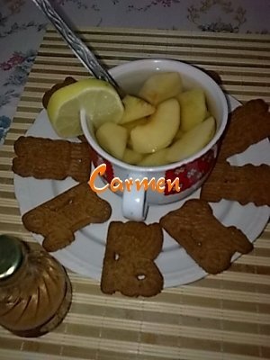 Compot de gutui,cu biscuiti