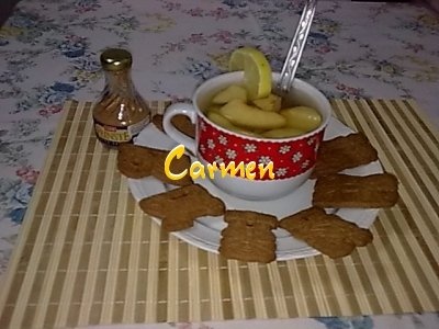 Compot de gutui,cu biscuiti