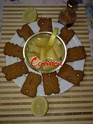 Compot de gutui,cu biscuiti