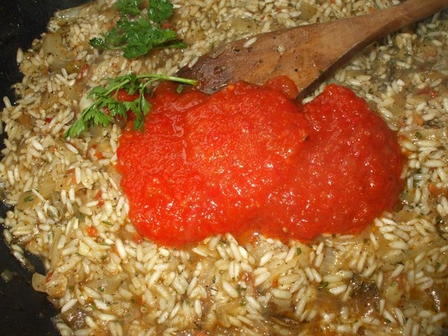 Sarmalute cu soia si ciuperci in foi de vita (de post)