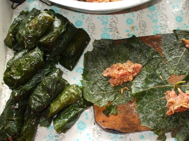 Sarmalute cu soia si ciuperci in foi de vita (de post)